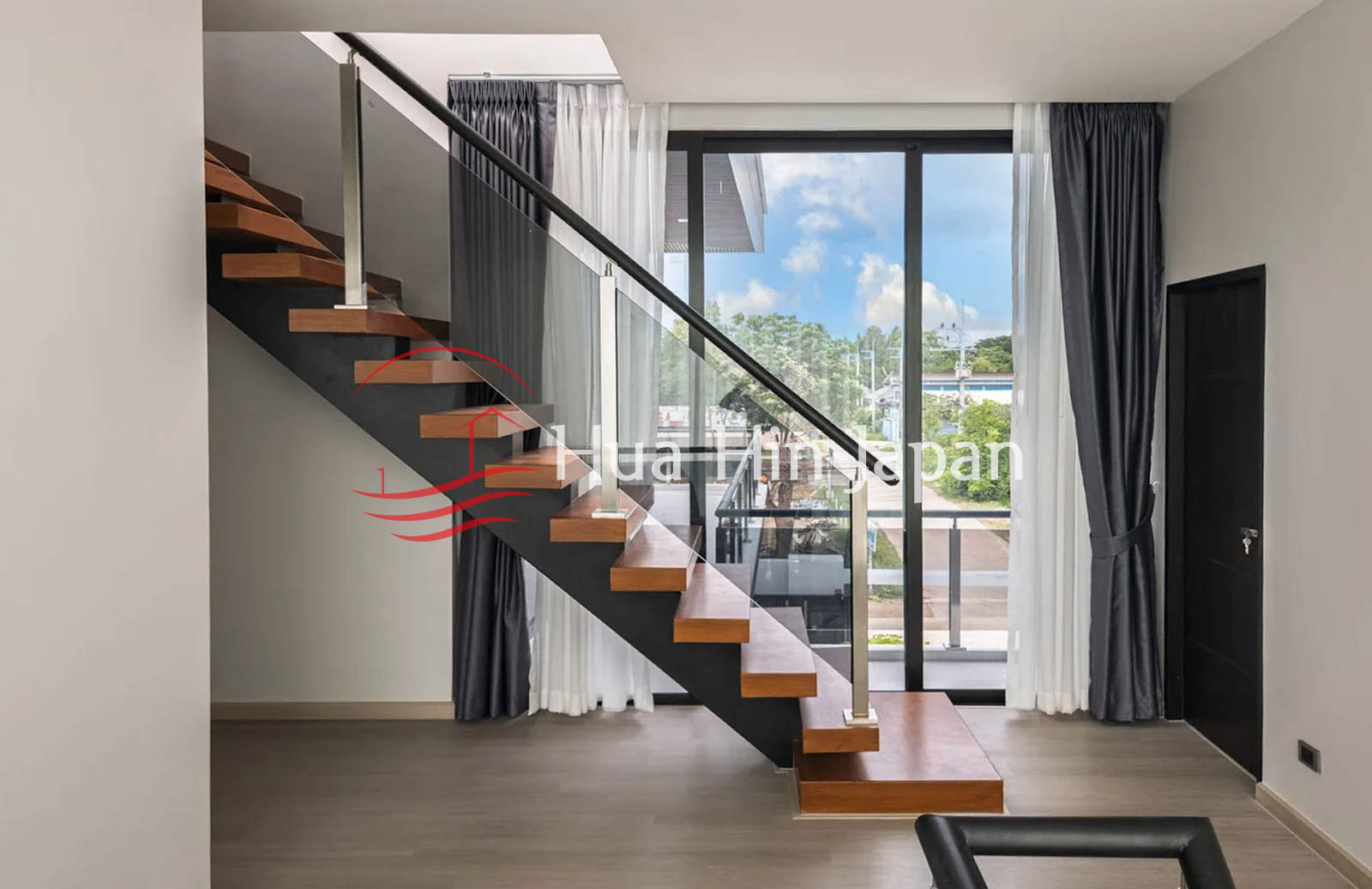 Brand New - Luxury 4 Bed Room Pool Villa stair area