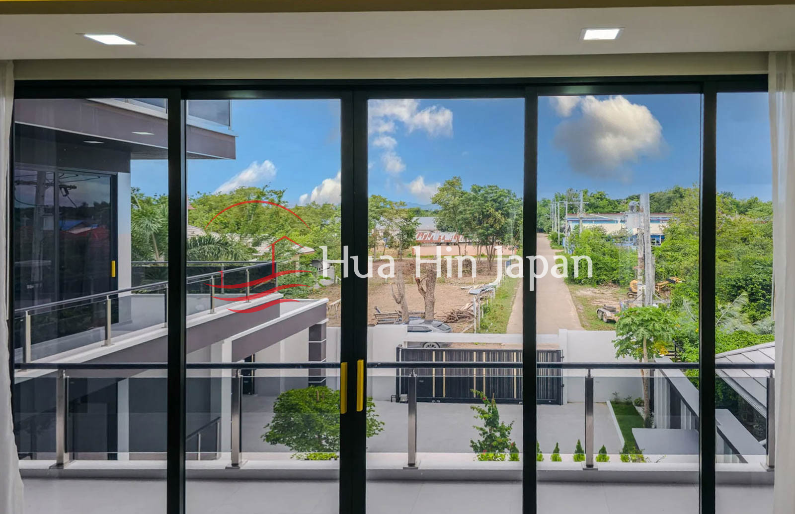 Brand New - Luxury 4 Bed Room Pool Villa blacony view