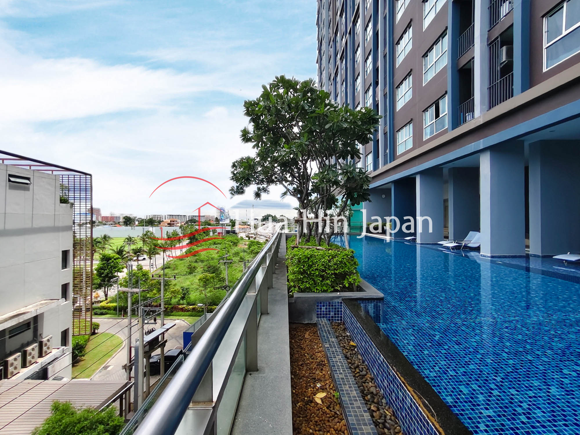 Studio room for sale at Baan Kieang Fha condominium swimming pool area