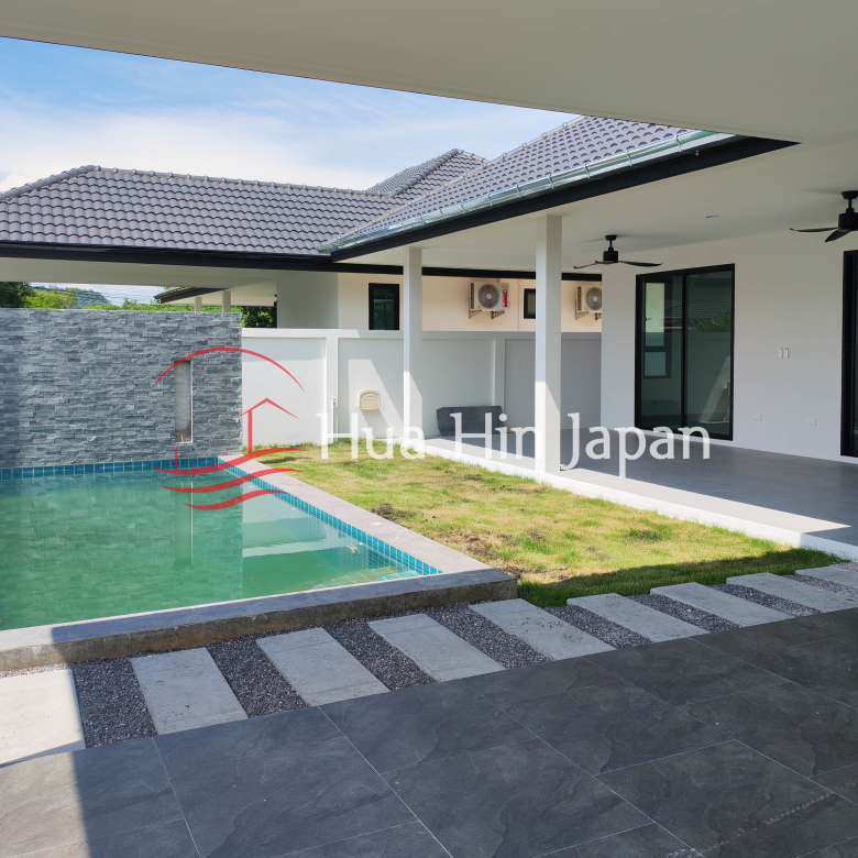 New 3 Bedroom pool Villa in Town Center Soi 102 swimming pool area and balcony